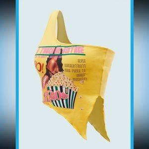 90s Figure & Slogan Graphic Asymmetrical Hem Crop Top